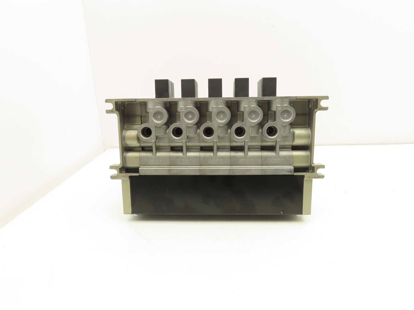 SMC VFS4500-5FZ Pneumatic 5-Station Manifold 5/3 Solenoid Valves 24VDC 1/2" NPT