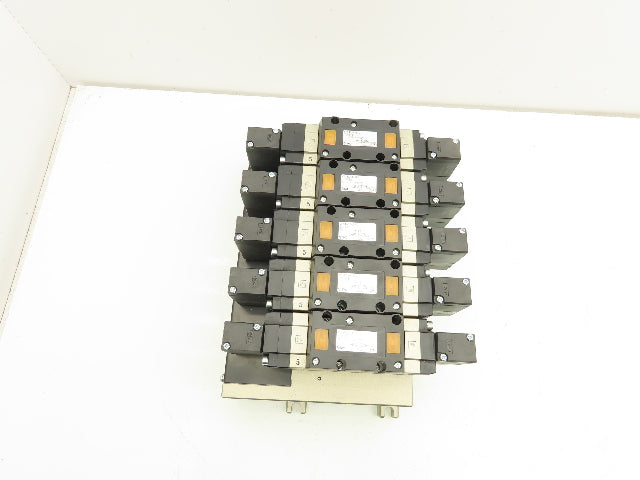 SMC VFS4500-5FZ Pneumatic 5-Station Manifold 5/3 Solenoid Valves 24VDC 1/2" NPT