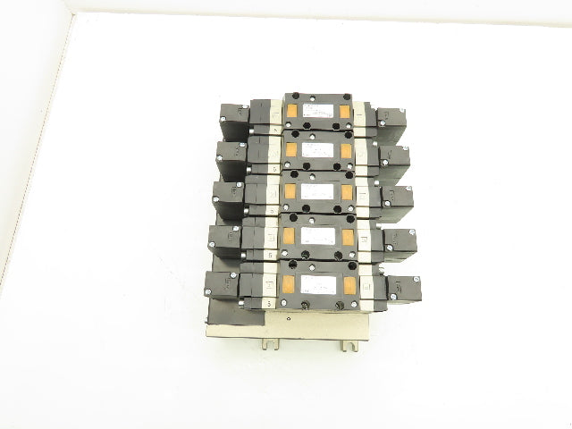 SMC VFS4500-5FZ Pneumatic 5-Station Manifold 5/3 Solenoid Valves 24VDC 1/2" NPT