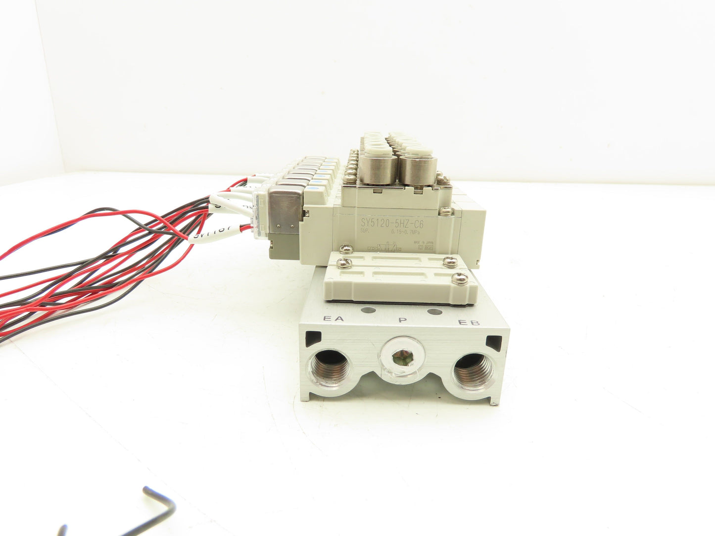 SMC SY5120-5HZ-C6 Pneumatic 10-Station Manifold 5/2 Solenoid Valves 24VDC 1/4"