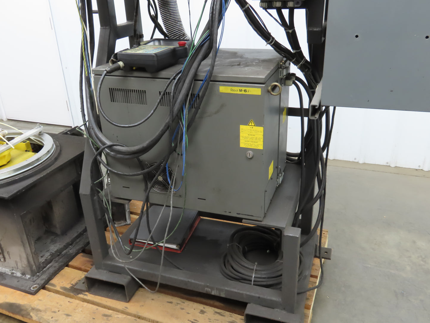Fanuc M-6I Industrial Robot 6 Axis R-J2 Controller Teach Pendant Spray Head