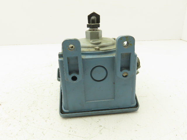 United Electric J403-451 Pressure Switch 80" WC 225PSI Max 3 Pole Relay