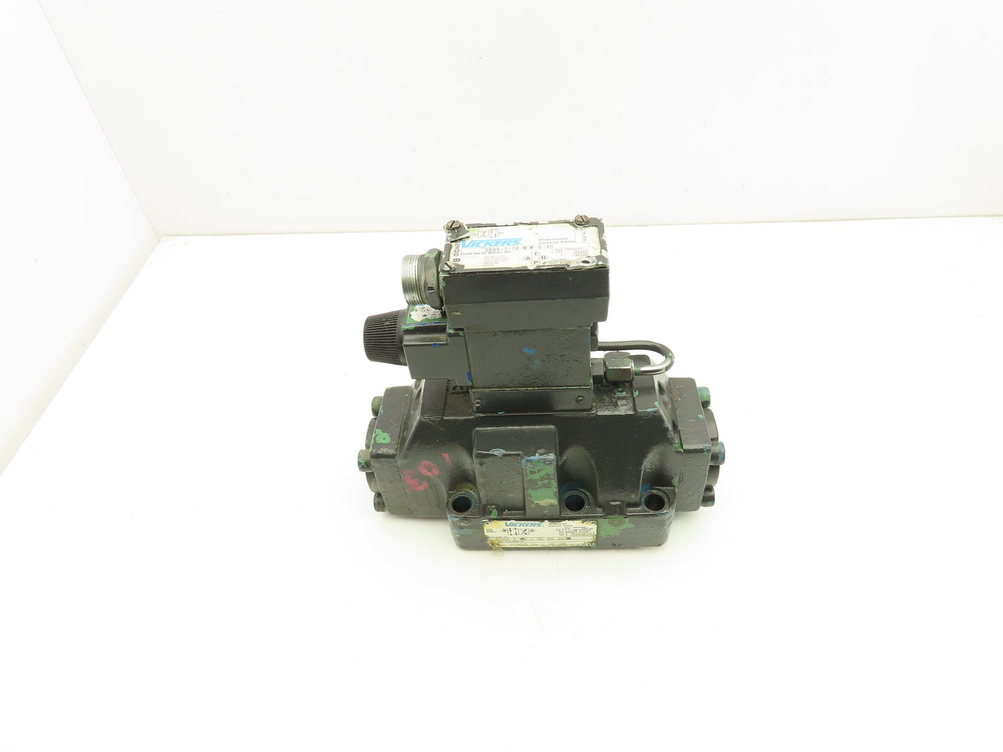 Vickers DG5S8 0A M WB 20 S375 Directional Solenoid Valve 120V DG4V-3-2A-M-W-B-40