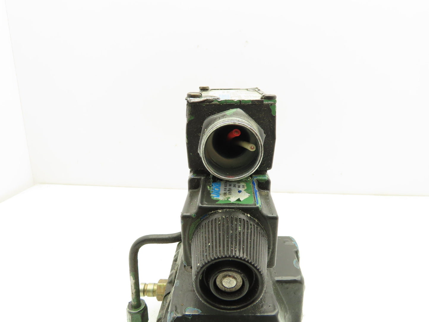 Vickers DG5S8 0A M WB 20 S375 Directional Solenoid Valve 120V DG4V-3-2A-M-W-B-40