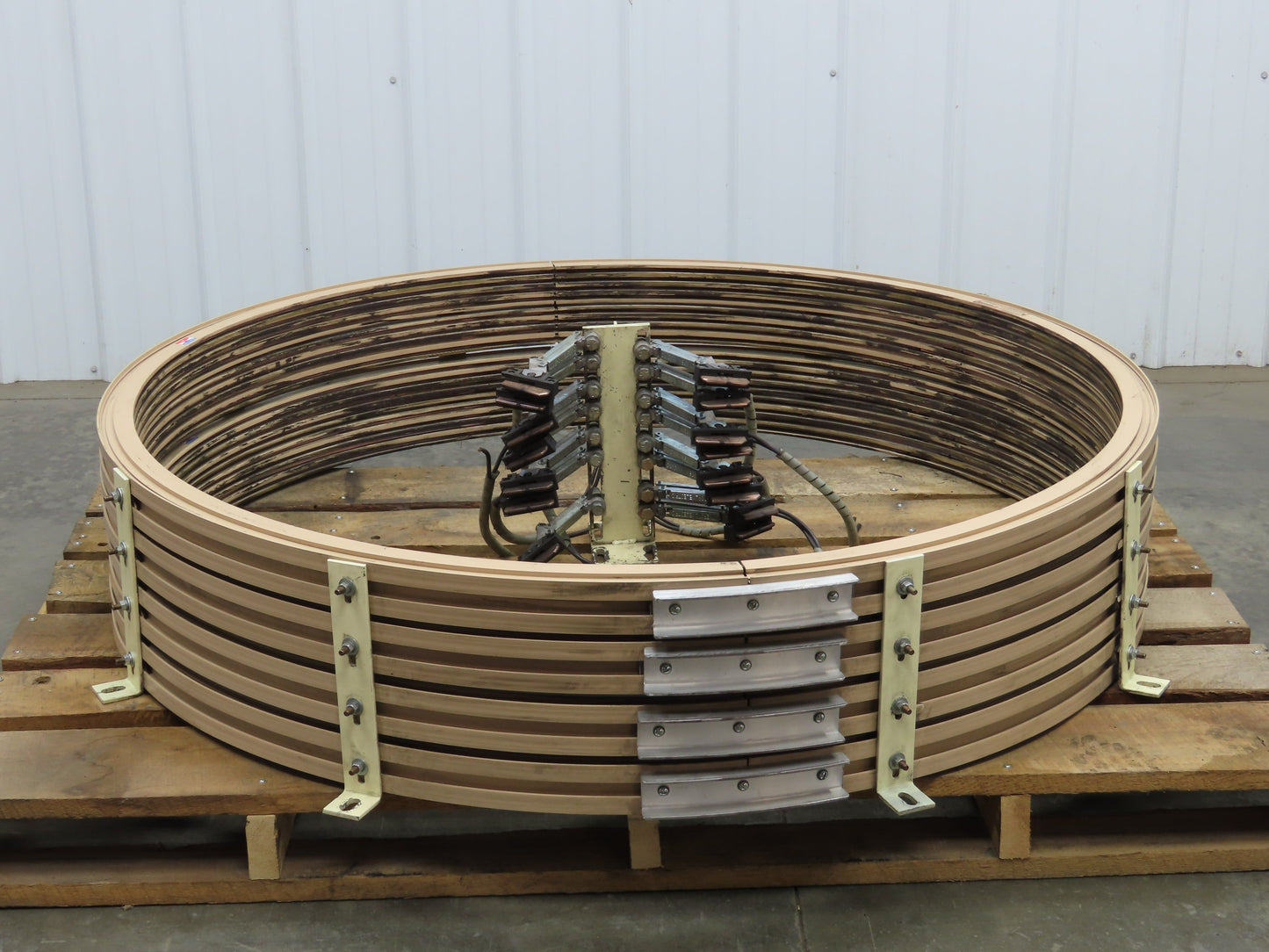 Four Bar Electrification 125A 600V 10 Conductor 60" Diameter Bussway Rail Union