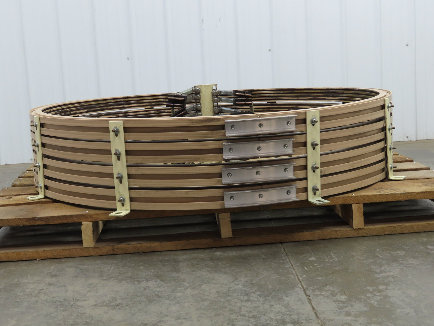 Four Bar Electrification 125A 600V 10 Conductor 60" Diameter Bussway Rail Union