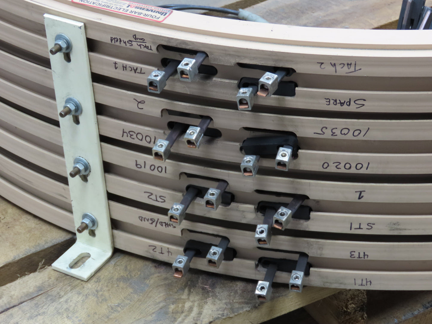 Four Bar Electrification 125A 600V 10 Conductor 60" Diameter Bussway Rail Union