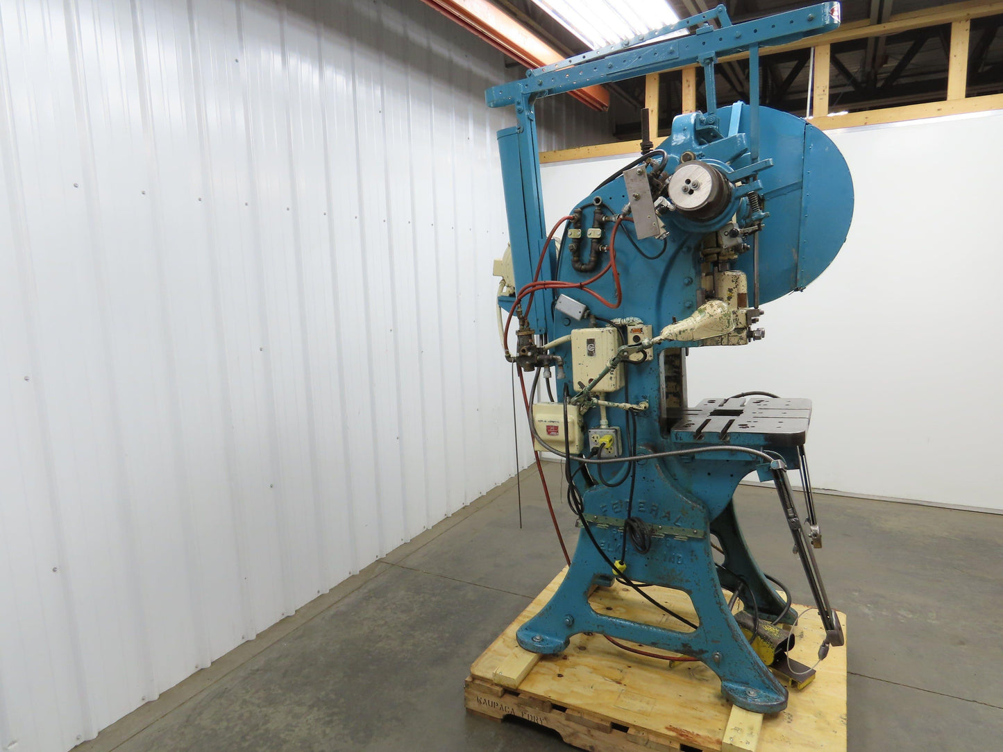 Federal No 3 Mechanical OBI Punch Press 32 Ton 2-1/2" Stroke 7" Throat 3Hp 3Ph