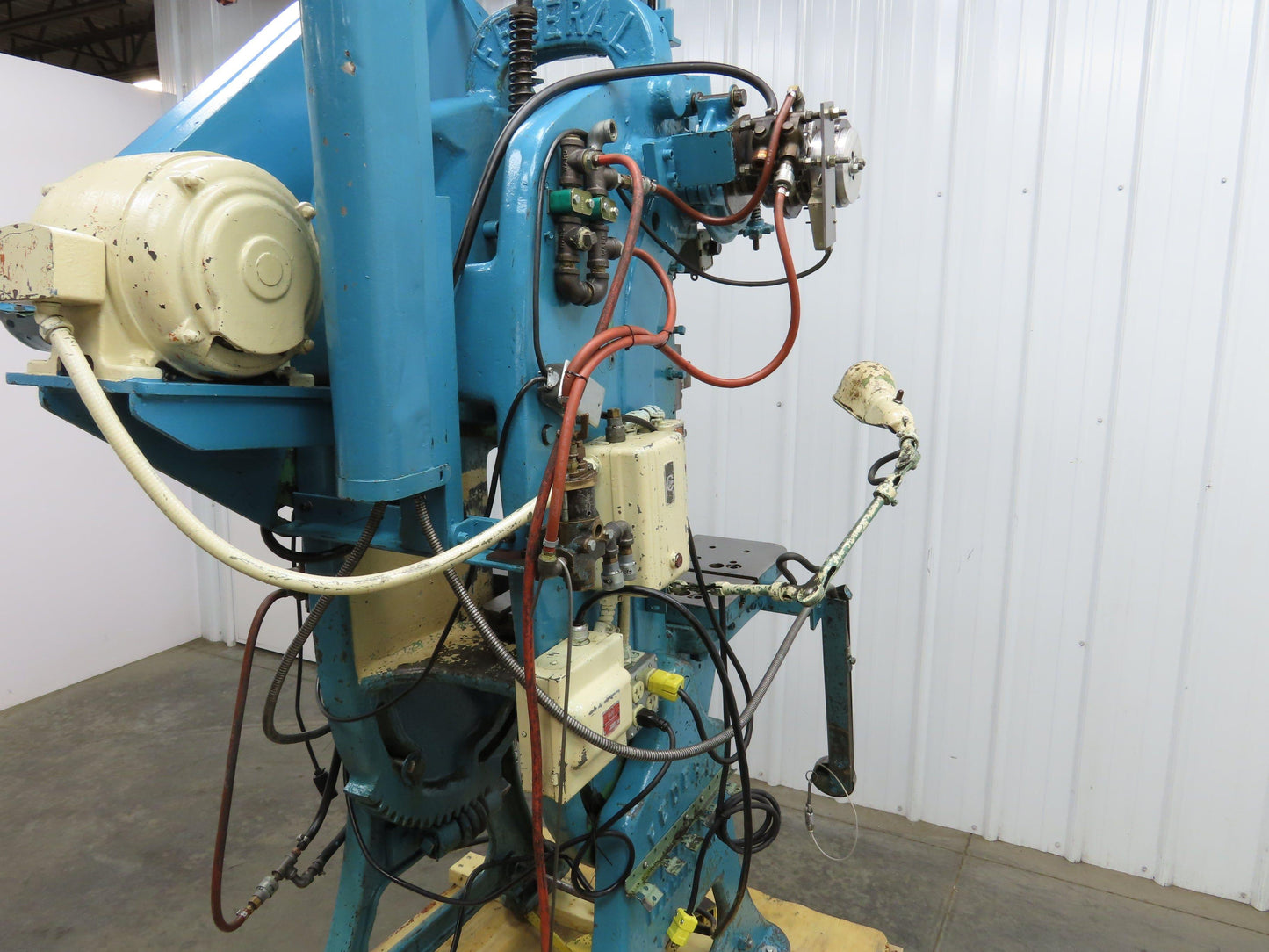 Federal No 3 Mechanical OBI Punch Press 32 Ton 2-1/2" Stroke 7" Throat 3Hp 3Ph