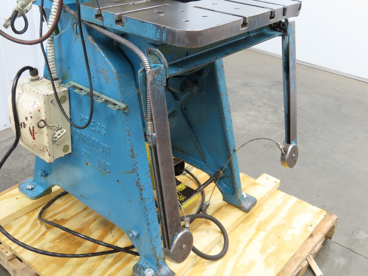 L&J No 18 Mechanical OBI Punch Press 18 Ton 2" Stroke 6" Throat 1.5Hp 3Ph
