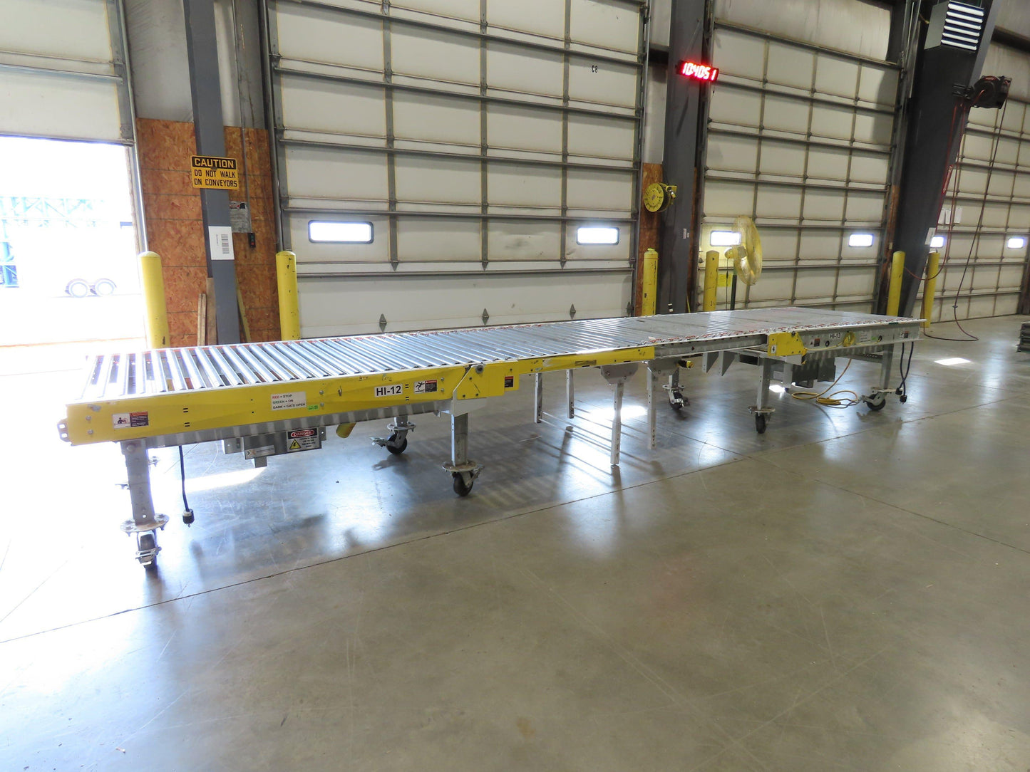 ConveyX 52"x 20' MDR Motorized Roller Conveyor 48"BF Manual Drive-Thru Gate 115V