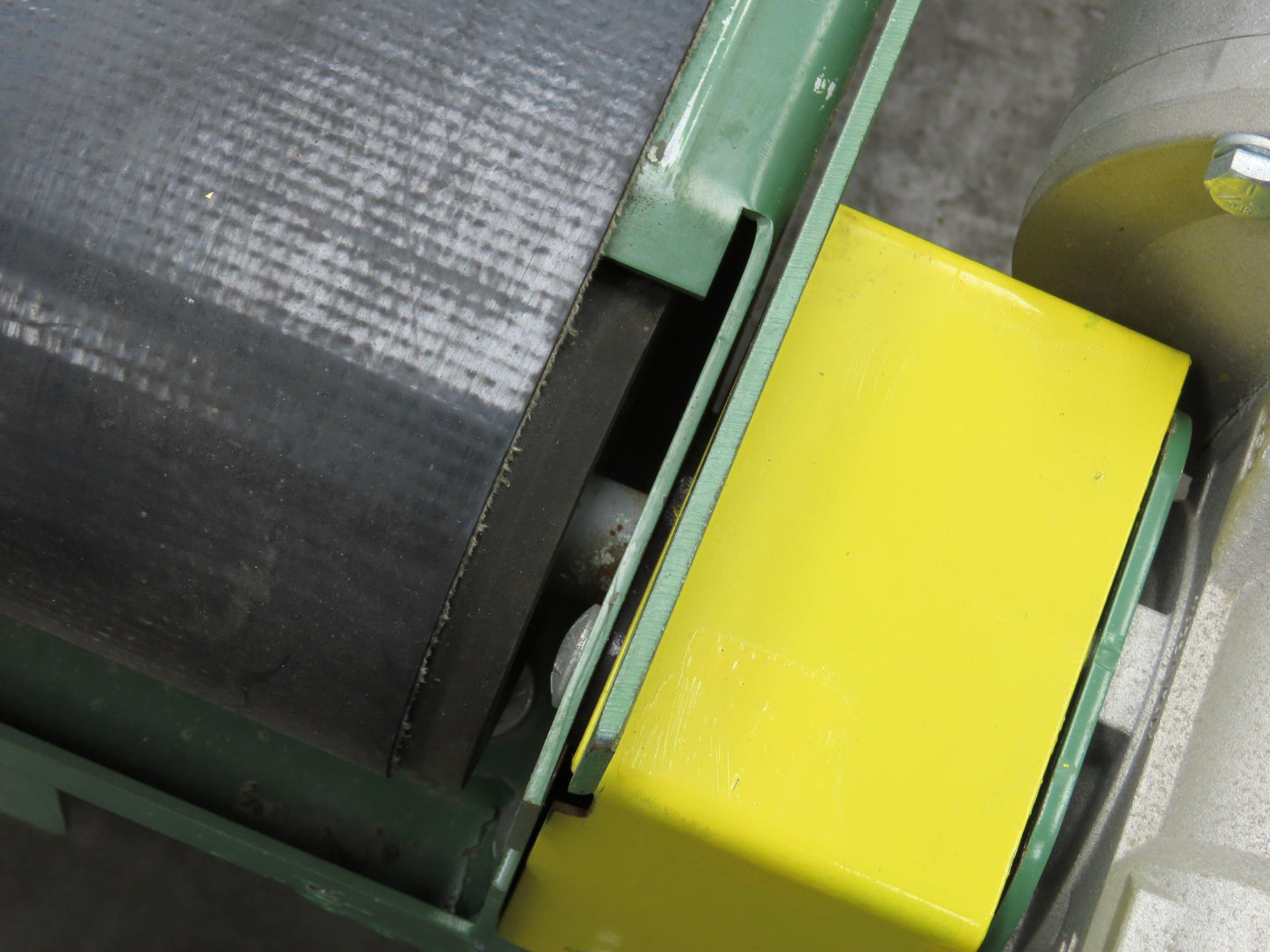 30"x 48" Slider Bed Conveyor on Casters 28" Belt 460V Direct Drive 15 FPM