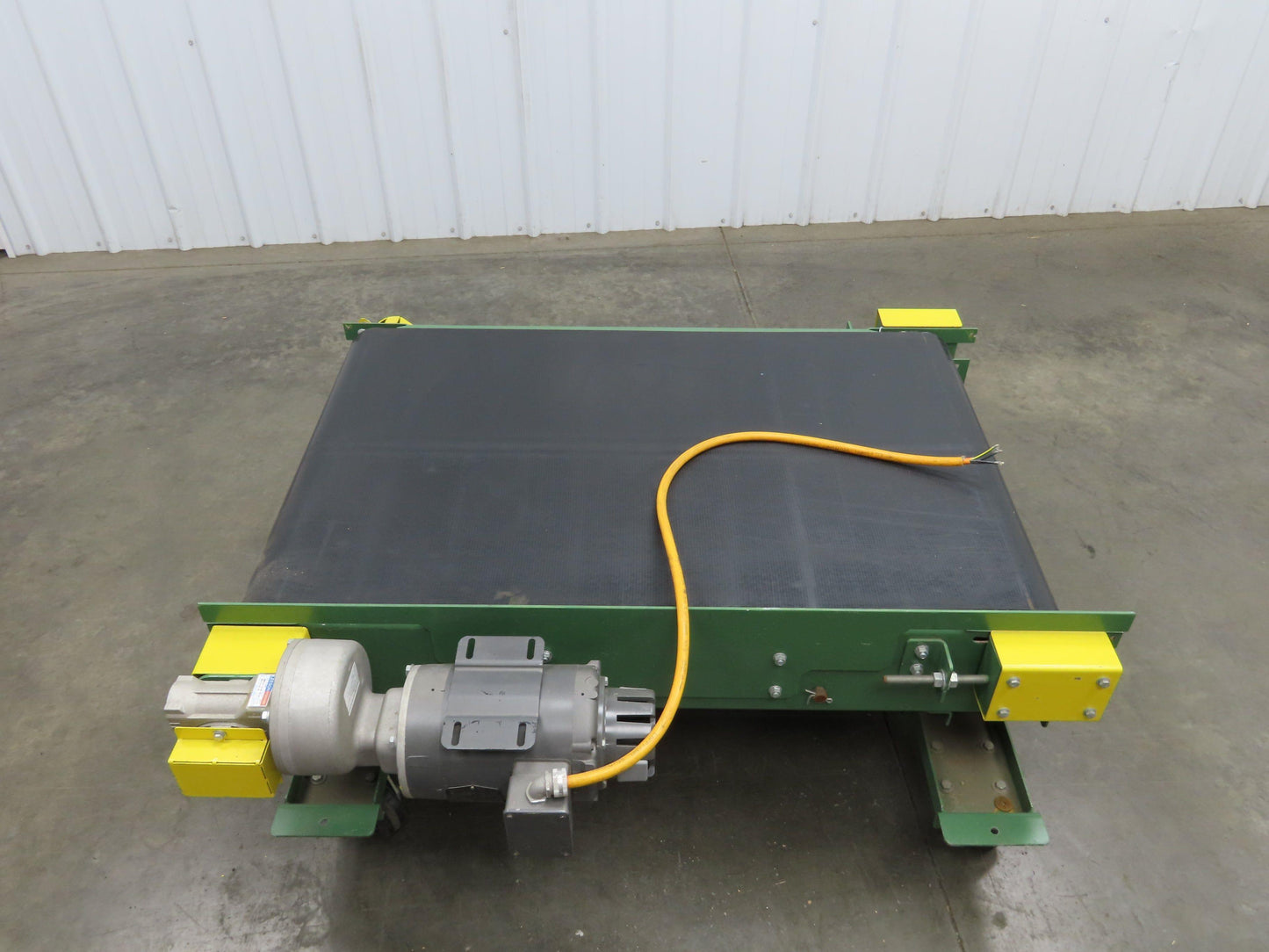 30"x 48" Slider Bed Conveyor on Casters 28" Belt 460V Direct Drive 15 FPM