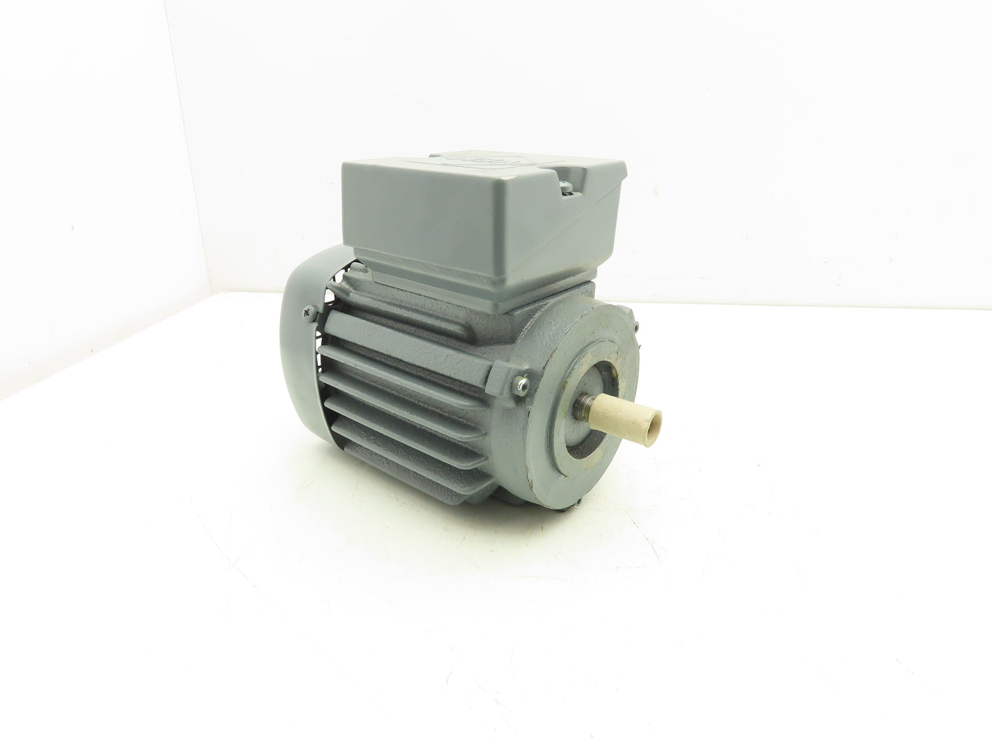 VEM K21R AC MOTOR 0.21kW 3PH 275/480VAC 1690RPM IEC 63 Frame IP55