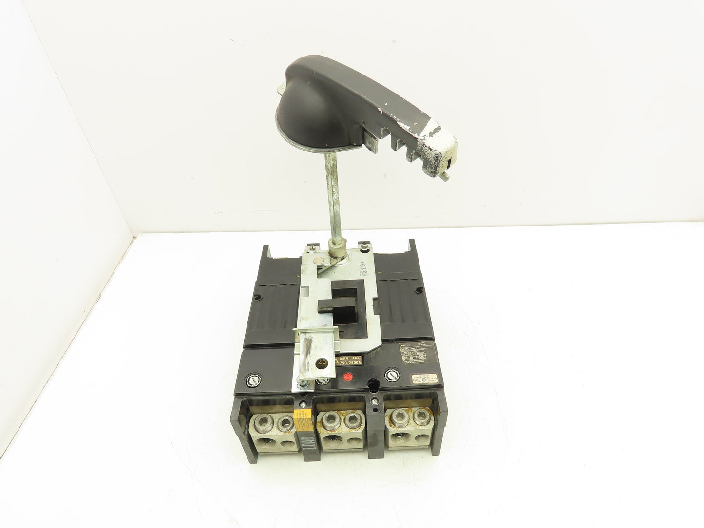 General Electric Circuit Breaker 250A 3 Pole 600V w/ Disconnect Handle