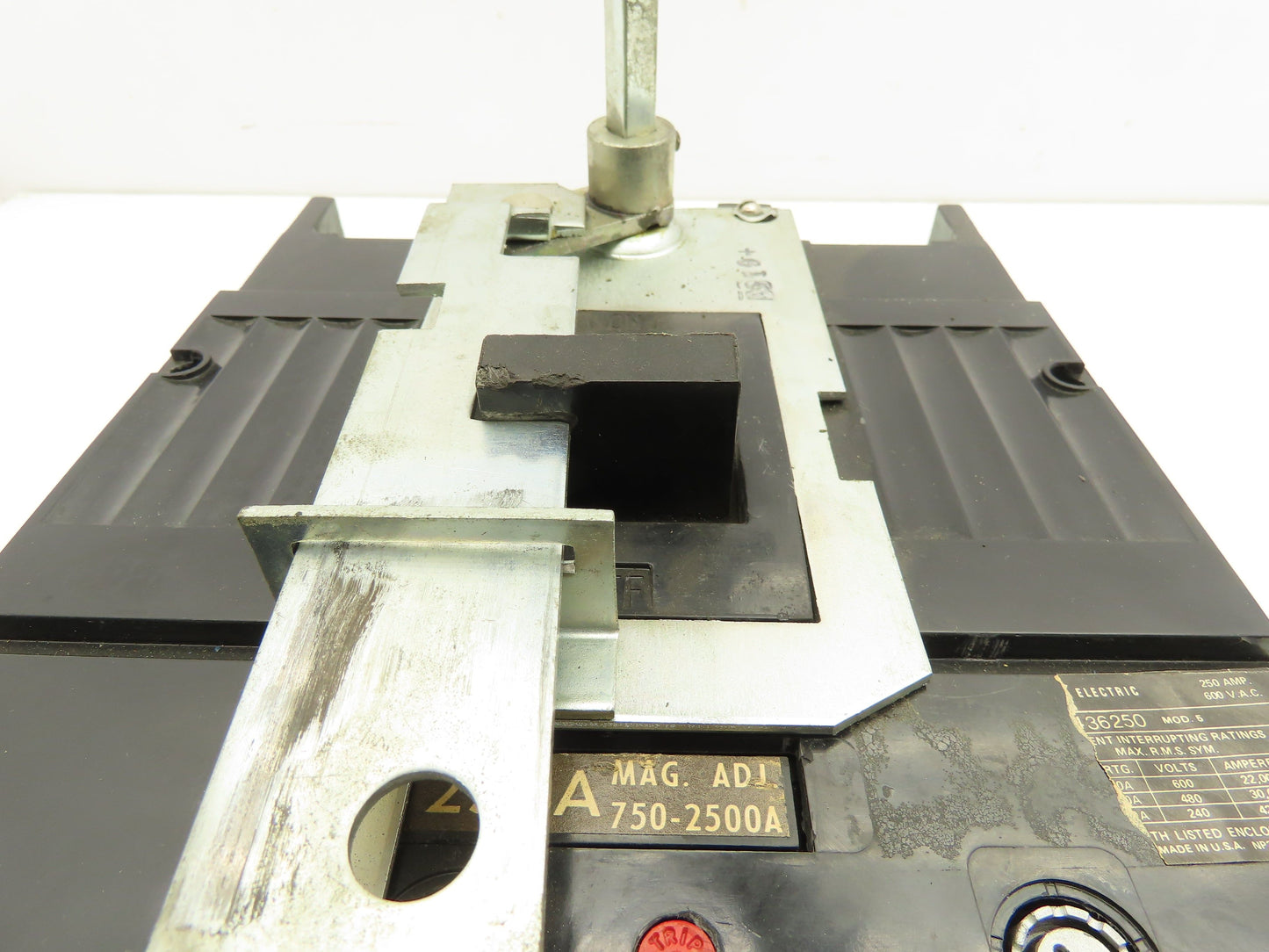 General Electric Circuit Breaker 250A 3 Pole 600V w/ Disconnect Handle