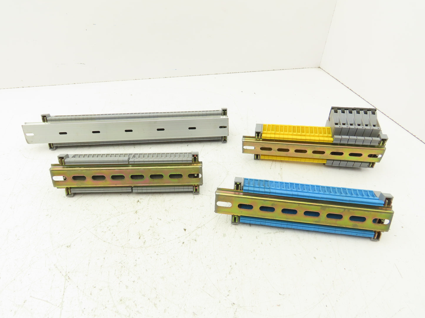 Morsettitalia Terminal Block Fuse DIN Rail 600V 30A 24-10AWG Lot of 117