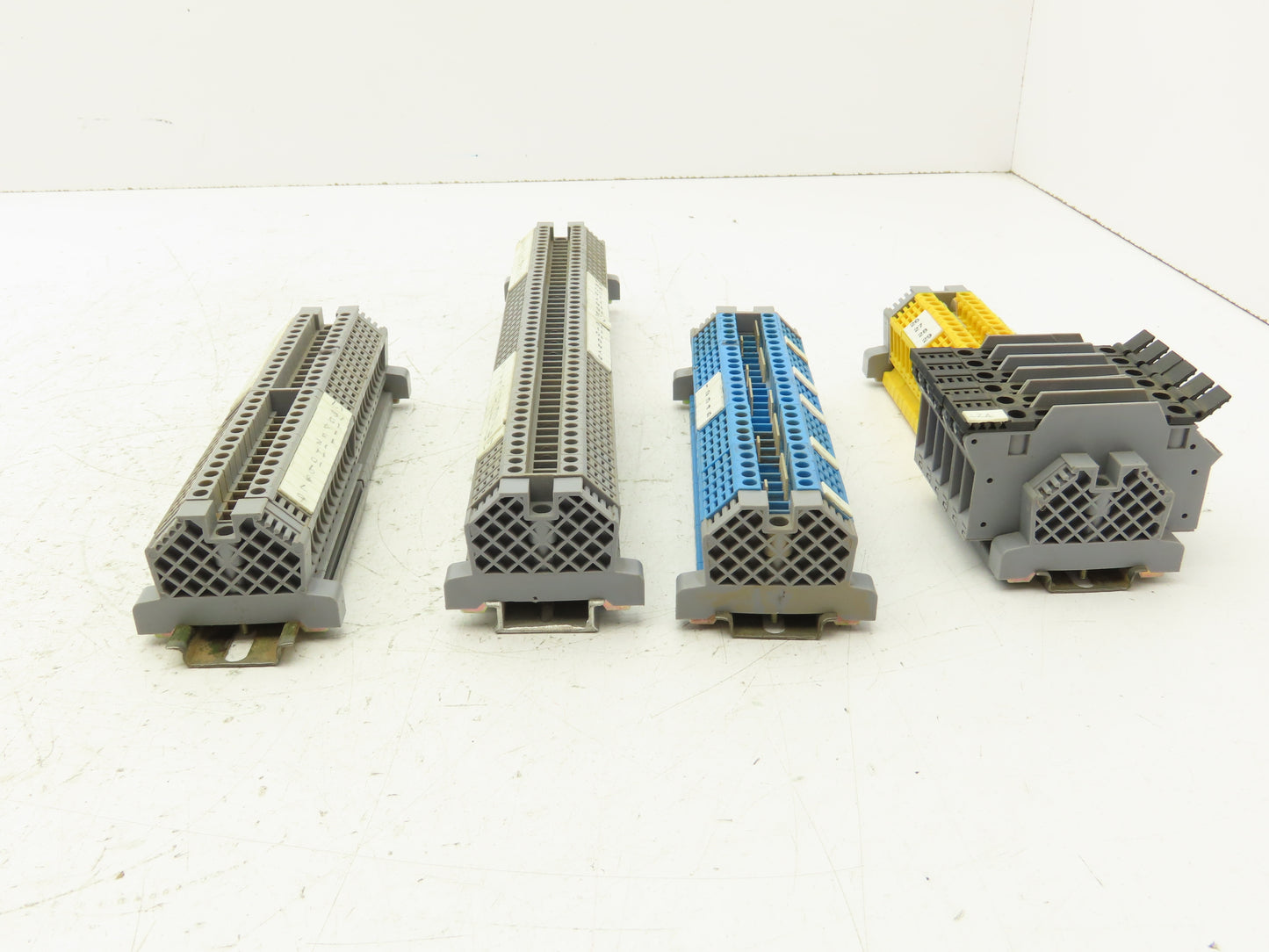 Morsettitalia Terminal Block Fuse DIN Rail 600V 30A 24-10AWG Lot of 117
