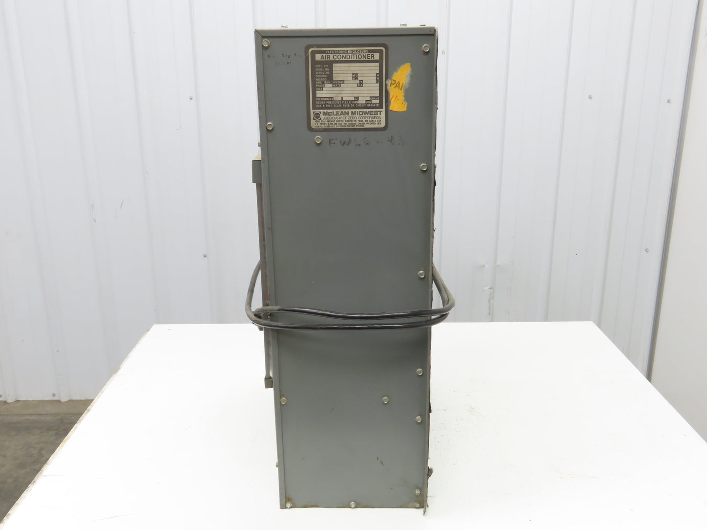 Mclean Midwest 28-0416-001 Electrical Enclosure Air Conditioner AC 4000 BTU 115V