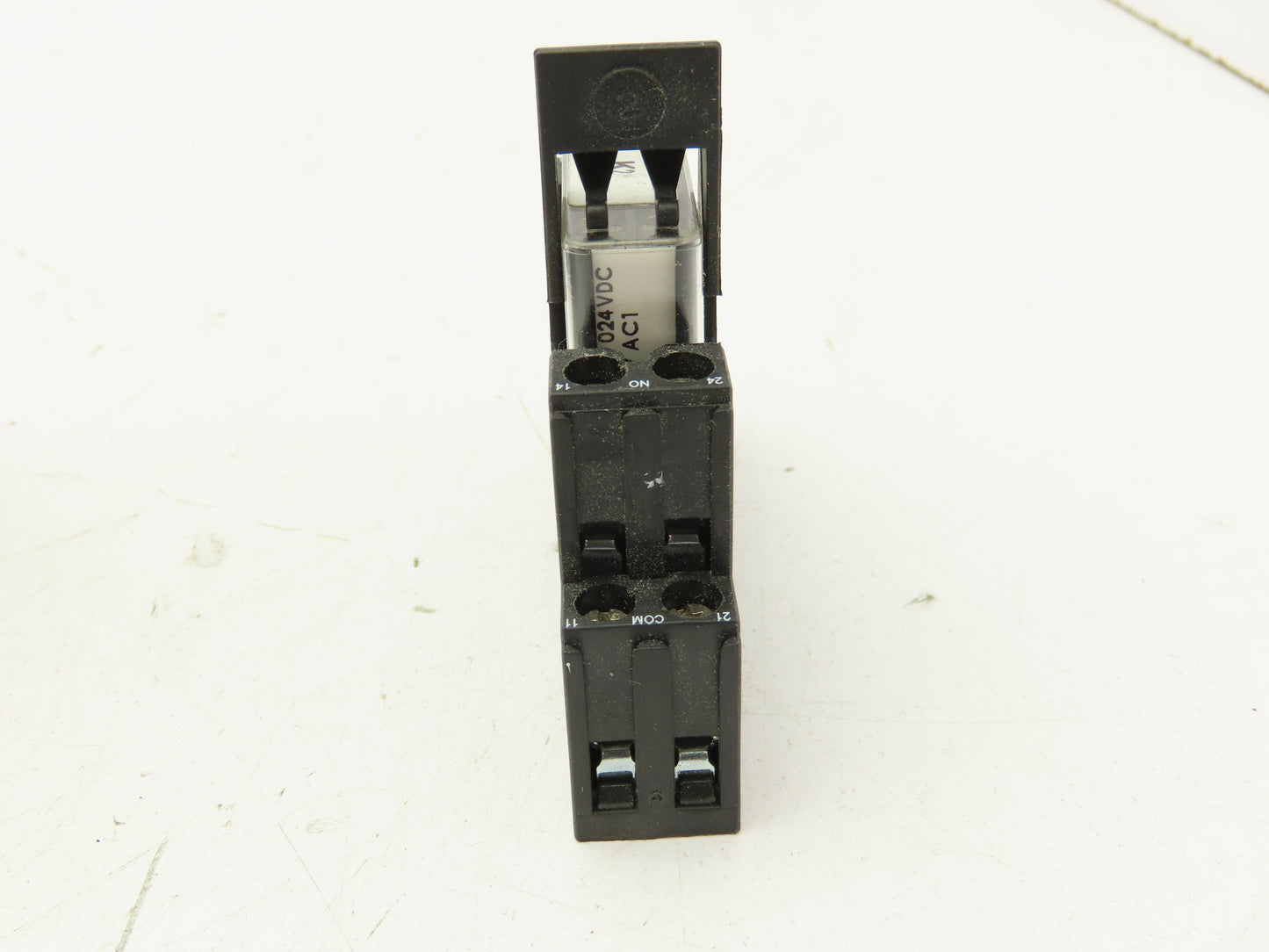 Elesta SGR282 Socket Relay With Base 24VDC 8A Lot Of 12