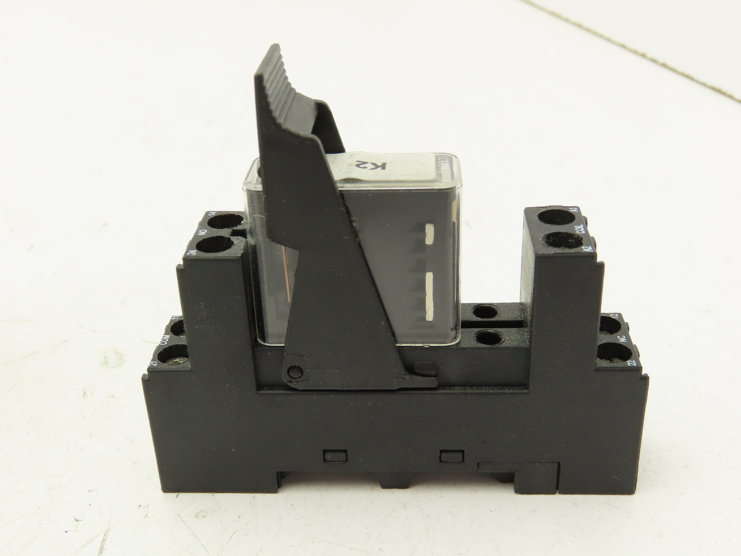 Elesta SGR282 Socket Relay With Base 24VDC 8A Lot Of 12