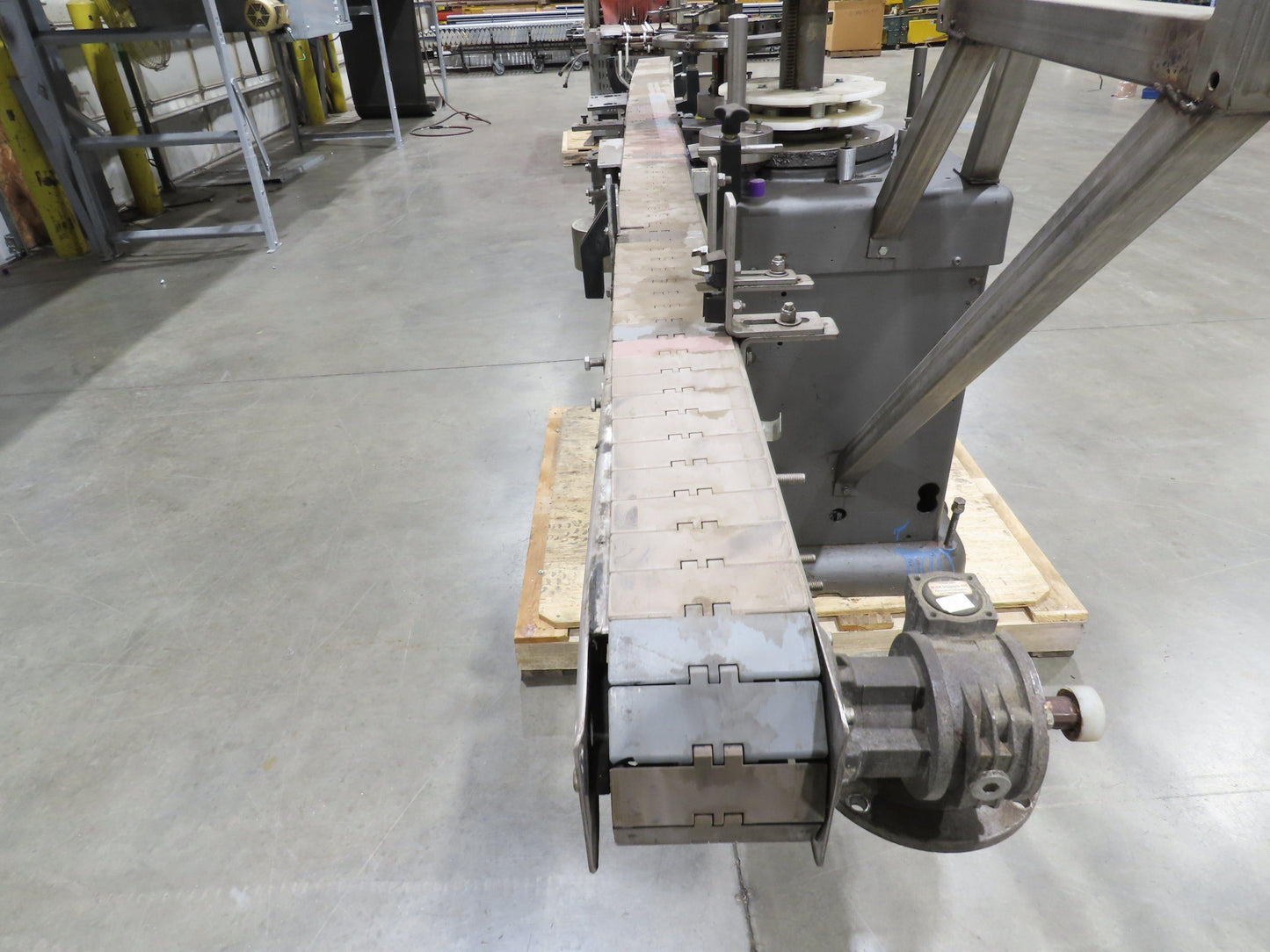 Capem 4-Head Bottle Capping Machine Bottle Conveyor  *For Repair*