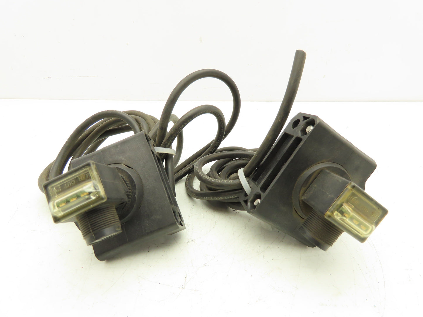 Allen Bradley 42EF-P2RCB-A2 Ser A Photoelectric Sensor Polarized Retro Lot of 2