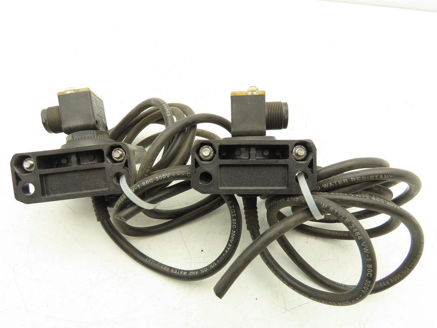 Allen Bradley 42EF-P2RCB-A2 Ser A Photoelectric Sensor Polarized Retro Lot of 2