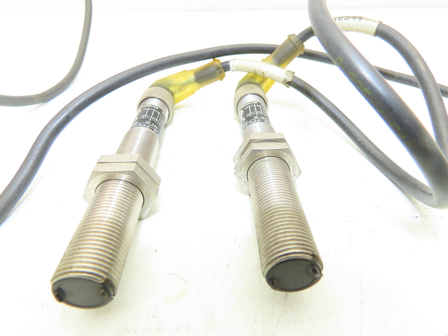 IFM 0F5027 0FB-FPKG/US Photoelectric Sensor IP65 Lot of 2