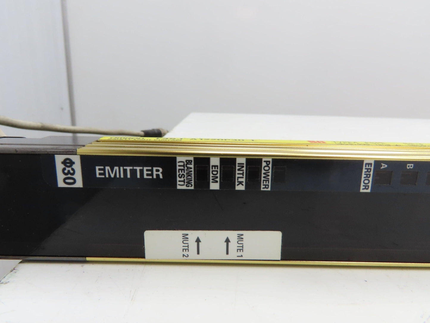 Omron Sti F3SJ-A1220P30-L Safety Light Curtain Emitter 1220mm Type 4