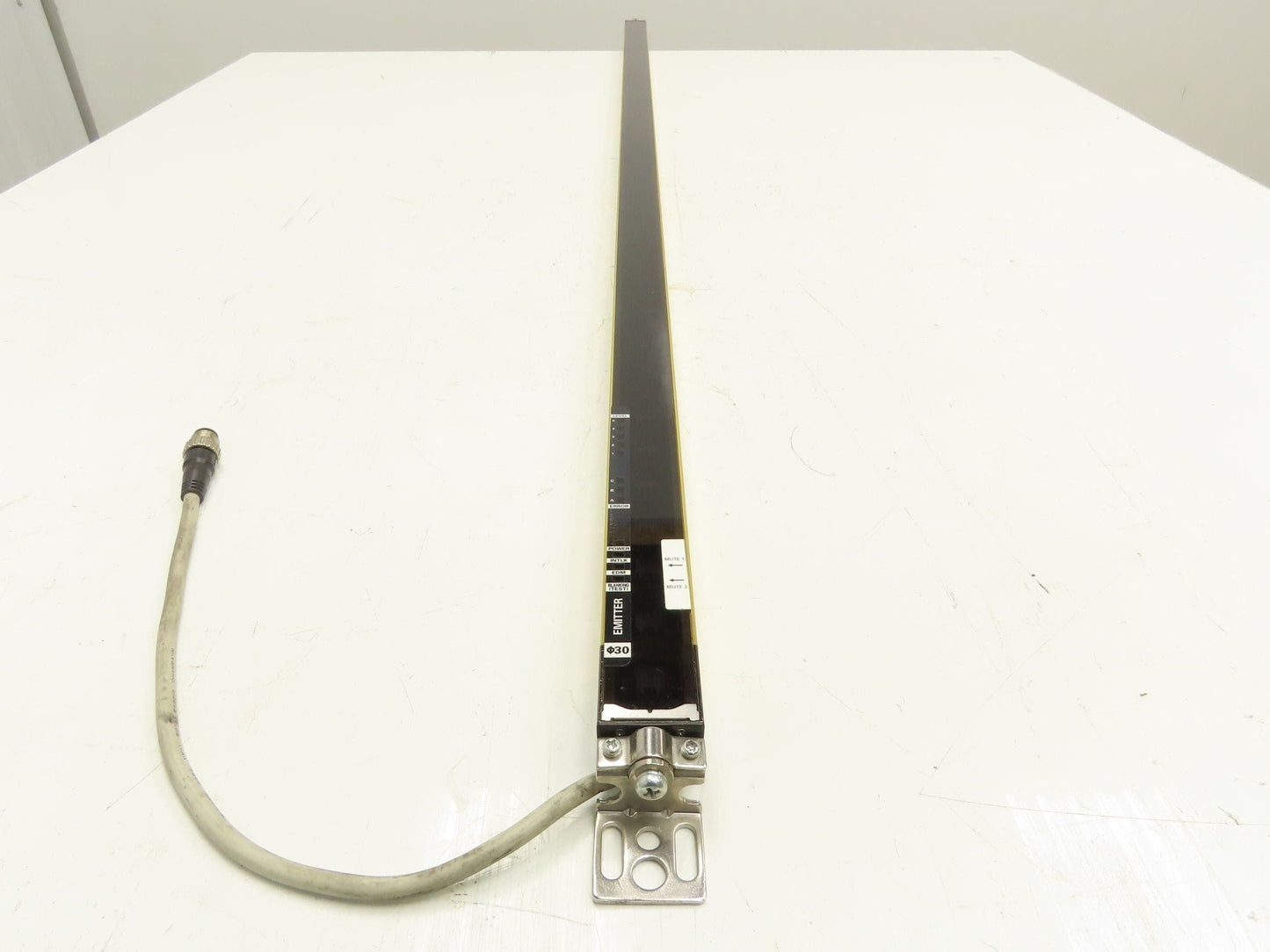 Omron Sti F3SJ-A1220P30-L Safety Light Curtain Emitter 1220mm Type 4