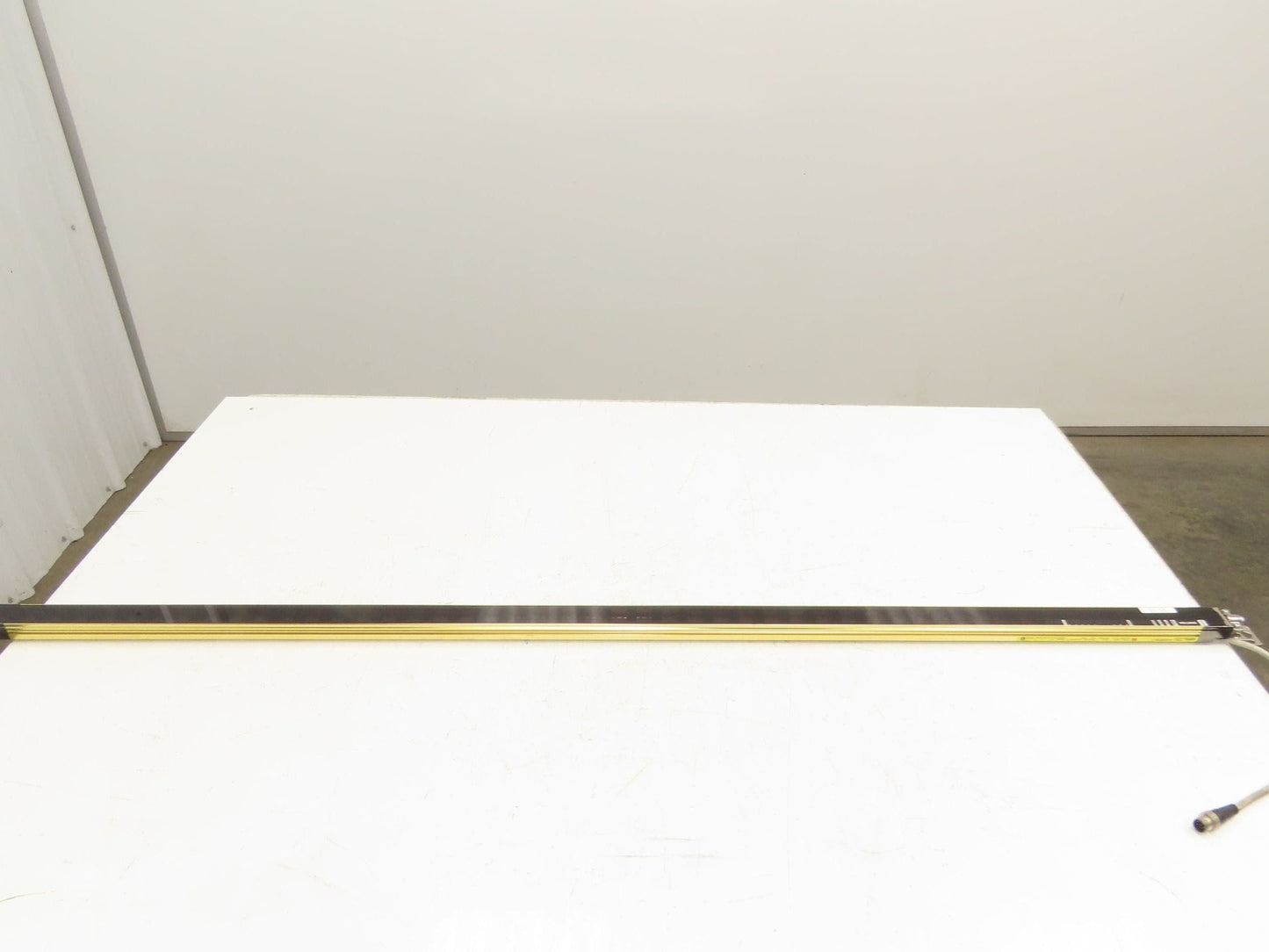 Omron Sti F3SJ-A1220P30-L Safety Light Curtain Emitter 1220mm Type 4