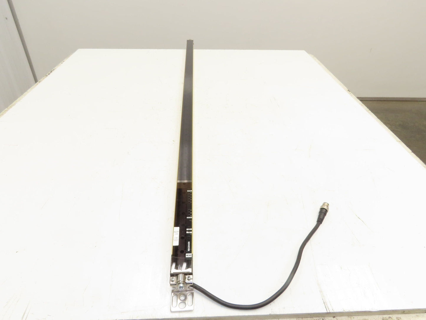 Omron Sti F3SJ-A1220P30-D Safety Light Curtain Receiver 1220mm Type 4