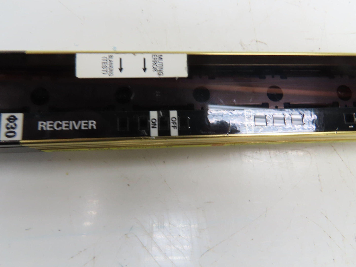 Omron Sti F3SJ-A1220P30-D Safety Light Curtain Receiver 1220mm Type 4