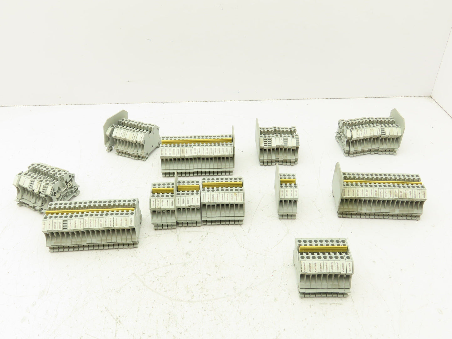 Allen Bradley 1492-J4 Feed-Through Terminal Block Gray 4mm Sq  Lot of 130