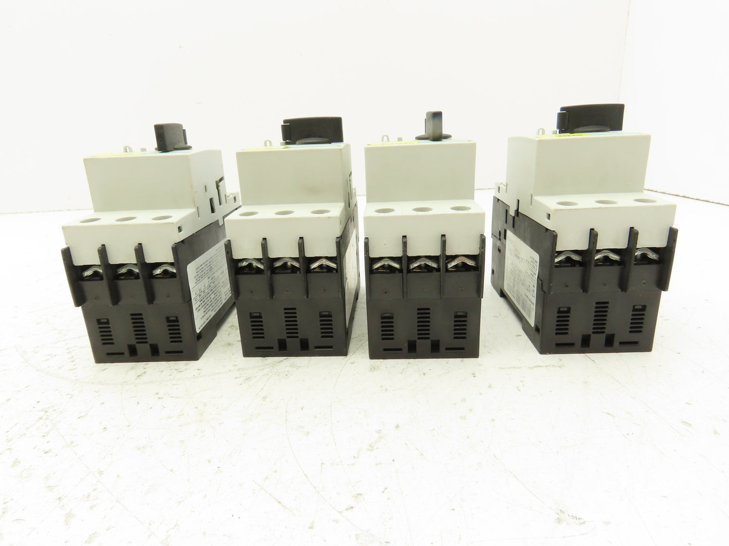 Siemens 3RV1021-4AA10 Circuit Breaker Motor Protector Lot of 4