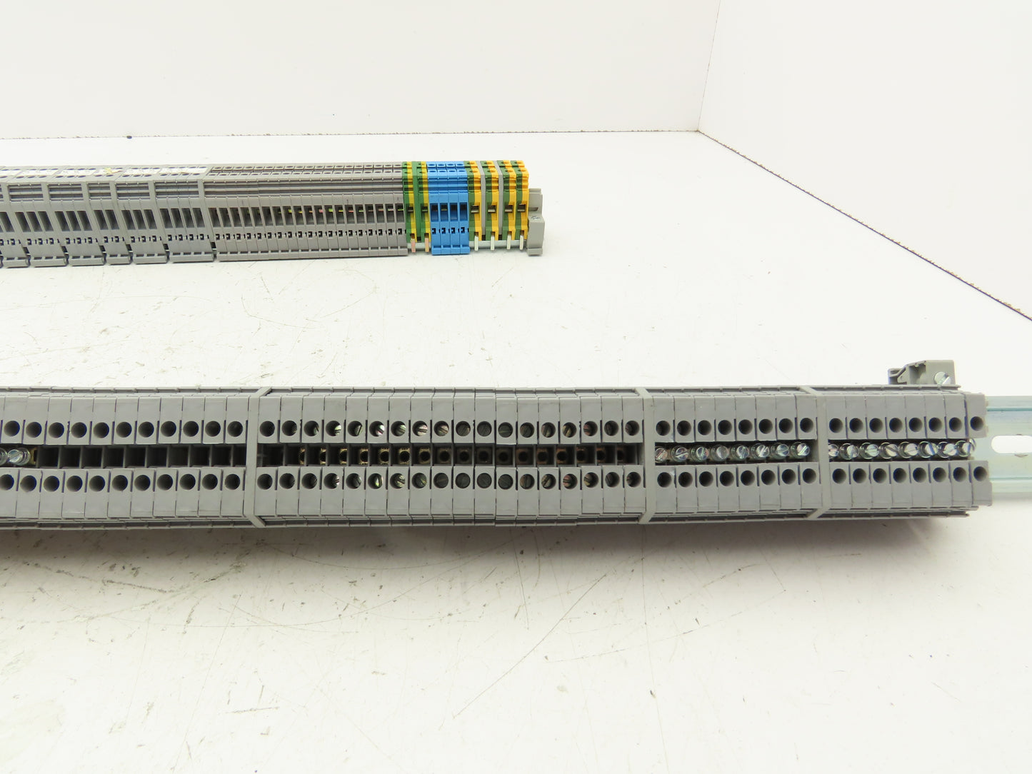 Entrelec Terminal Block DIN Rail Lot of 140