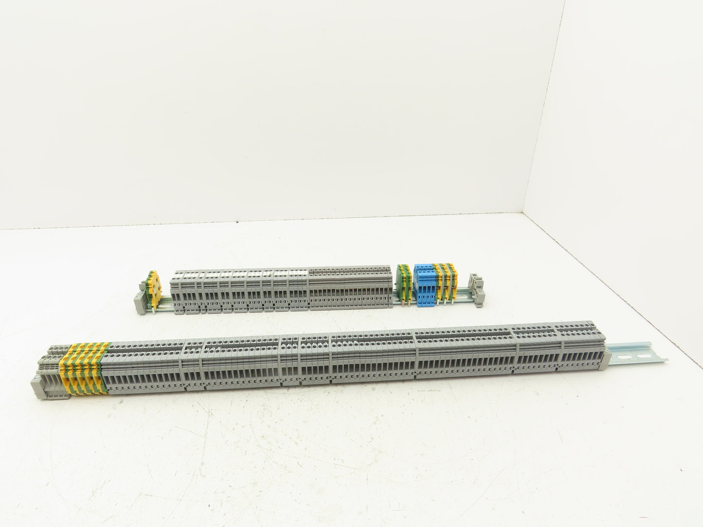 Entrelec Terminal Block DIN Rail Lot of 140