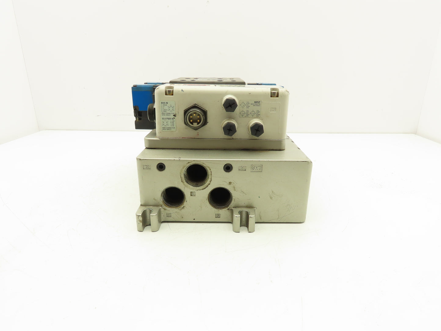 SMC VV825-04S-SUQW0 5-Station Pneumatic Manifold 4/2 Solenoid Valves 24V 1/2"npt