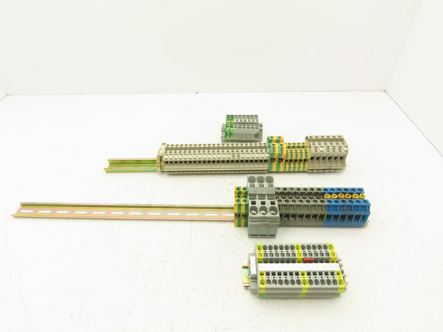 Terminal Block DIN Rail Connectors 20-2AWG Lot of 75
