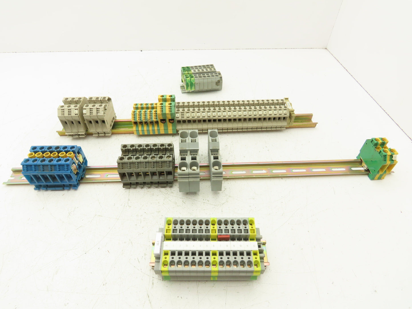 Terminal Block DIN Rail Connectors 20-2AWG Lot of 75