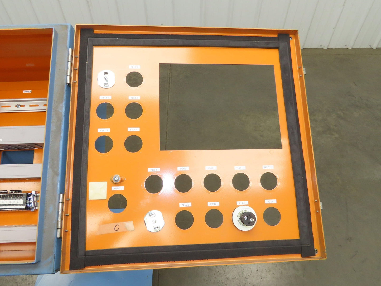 Sloped Top Pedestal Electrical Enclosure 420x420x240mm HMI 30° Caster Wheels