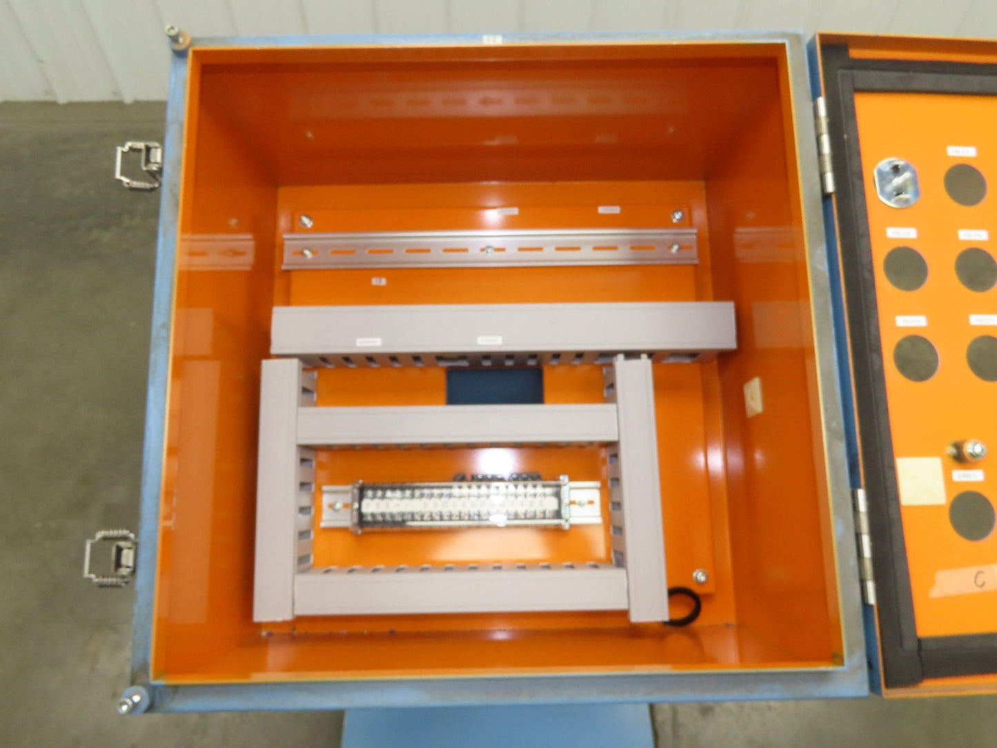 Sloped Top Pedestal Electrical Enclosure 420x420x240mm HMI 30° Caster Wheels