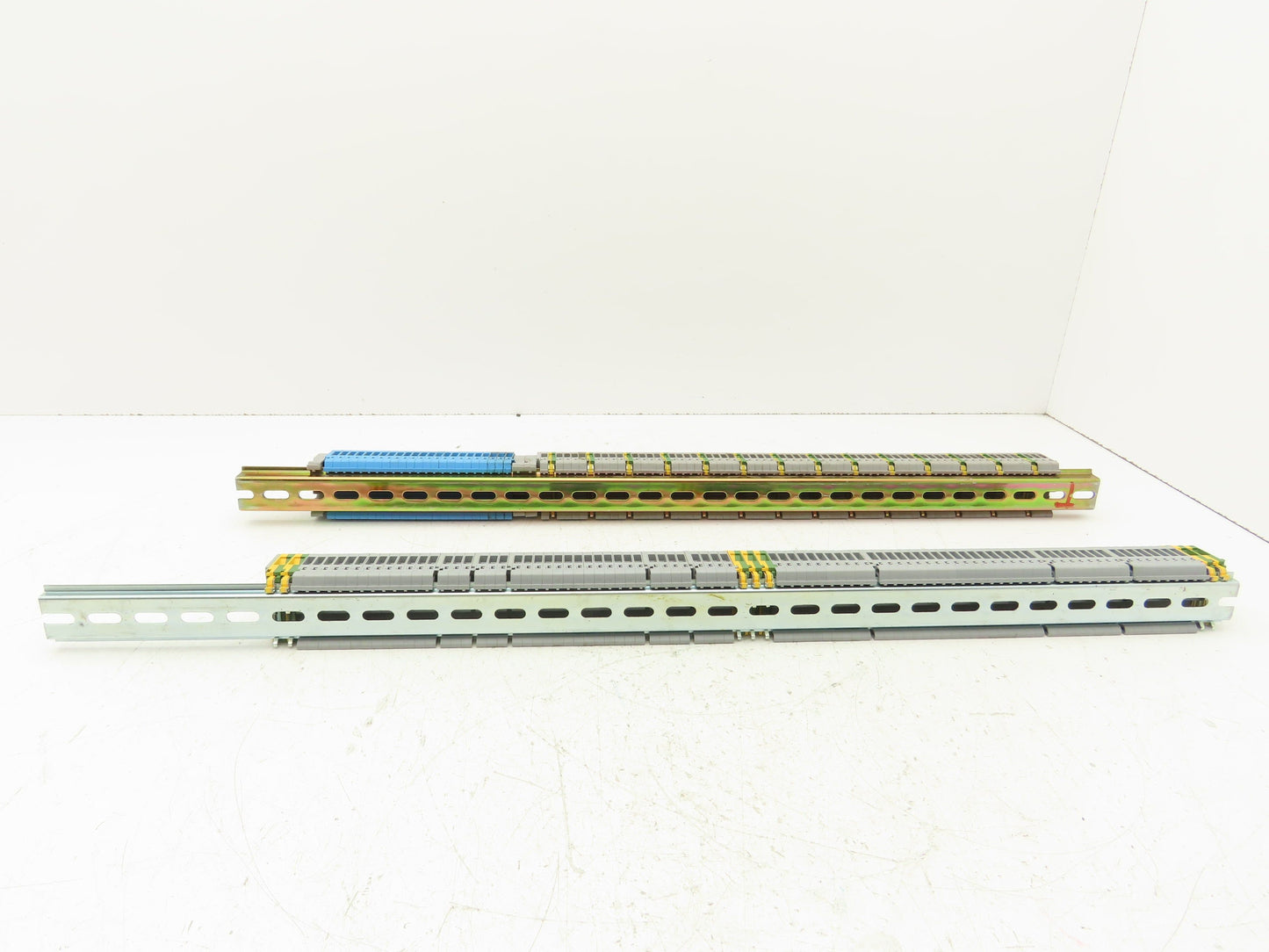 Entrelec Terminal Block Connector DIN Rail 24-10AWG 4mm² 600V 25A Lot of 179