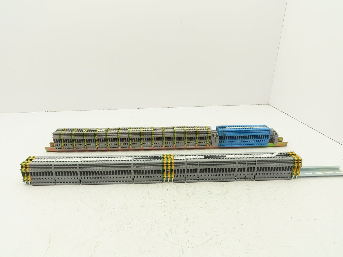 Entrelec Terminal Block Connector DIN Rail 24-10AWG 4mm² 600V 25A Lot of 179
