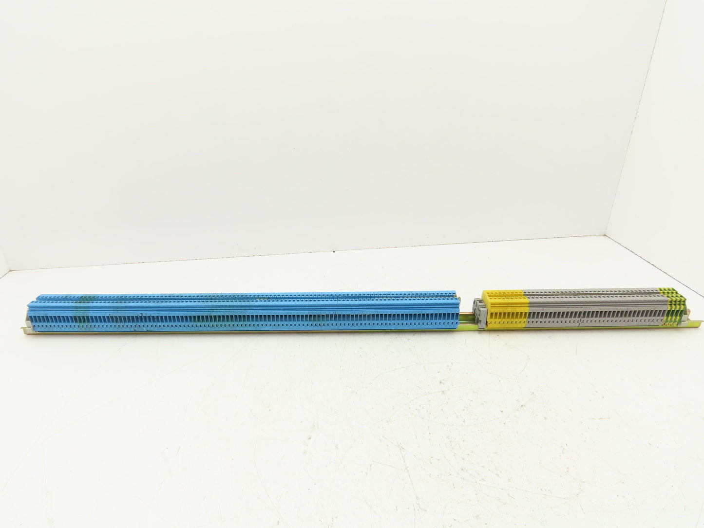 Entrelec Terminal Block Connector DIN Rail 24-10AWG 4mm² 600V 25A Lot of 150