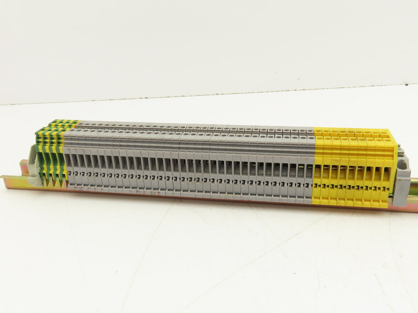 Entrelec Terminal Block Connector DIN Rail 24-10AWG 4mm² 600V 25A Lot of 150