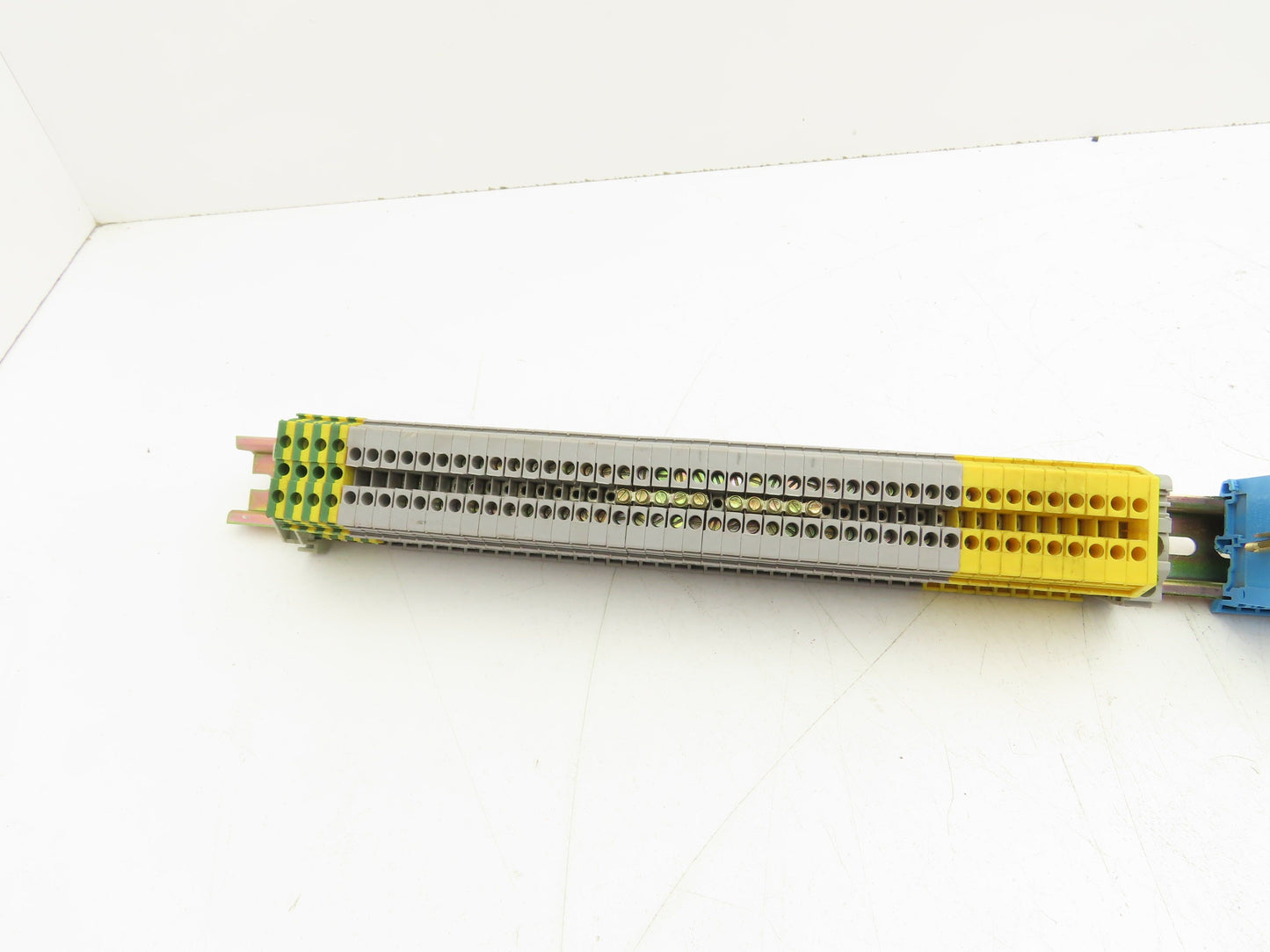 Entrelec Terminal Block Connector DIN Rail 24-10AWG 4mm² 600V 25A Lot of 150