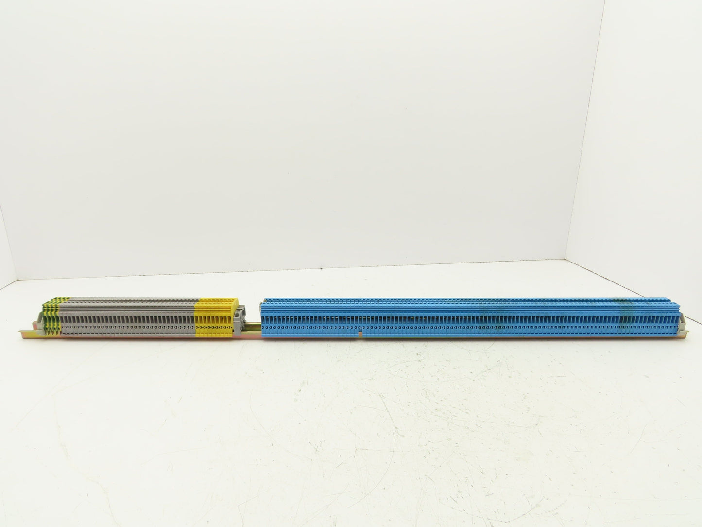 Entrelec Terminal Block Connector DIN Rail 24-10AWG 4mm² 600V 25A Lot of 150