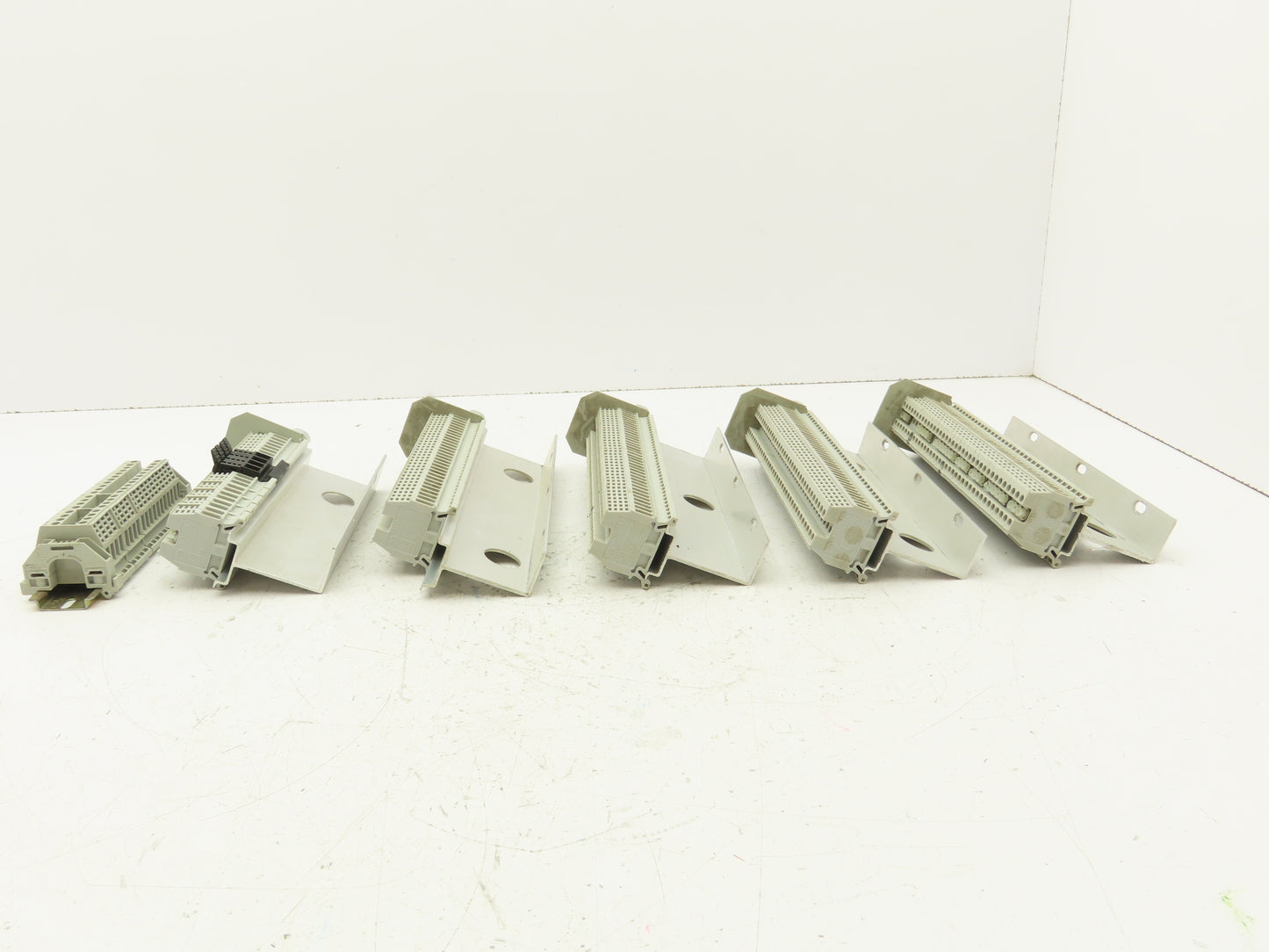 Allen Bradley 1492-W4 Terminal Block DIN Rail 4mm² 550V 30A Lot of 170+